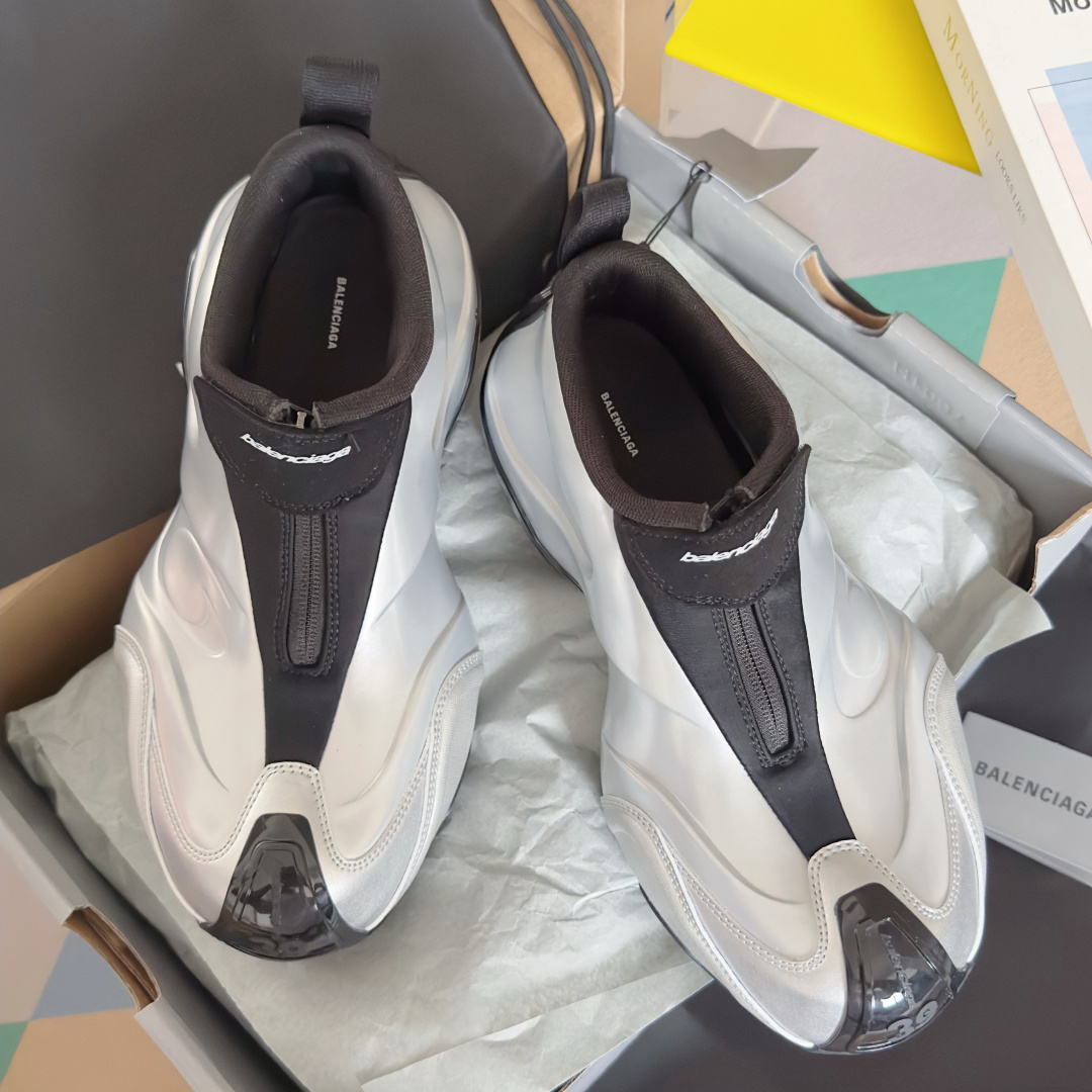 NO:594362,Top version of men's model Balenciaga Basketball series thick sole casual sports shoes basketball shoes Basketball sports shoes are made of recycled materials, creating visual tension with exaggerated and bold sports aesthetics, presenting five avant-garde colors. The Loop Sports Icon brand logo is embossed on the side of the shoe, with zipper and Velcro closure design, handwritten size logo on the toe and heel. Exquisite packaging at the delivery counter. Fabric: original customized imported technical fabric, customized imported breathable mesh lining  The sole is made of original molded non-slip rubber material, sole thickness 6CM Size: Men's 38-45, casual shoes/sports shoes, balenciaga, balenciaga, sneakers19860909顶级版本男款 Balenciaga巴黎世家 Basketball系列 厚底 休闲 运动鞋 篮球鞋 Basketball运动鞋,采用再生材料打造,以夸张大胆的运动美学塑造视觉张力,呈现五款前卫配色.鞋侧压印Loop Sports Icon品牌标志,配以拉链与魔术贴闭合设计,鞋头及后跟点缀手写尺码标识 配送专柜精美包装 面料:原版定制进口科技面料 内里定制进口透气网里 鞋底原版开模防滑橡胶材质 底厚6CM Size : 男款38-45,休闲鞋/运动鞋,balenciaga,balenciaga,sneakers,Women's Shoes