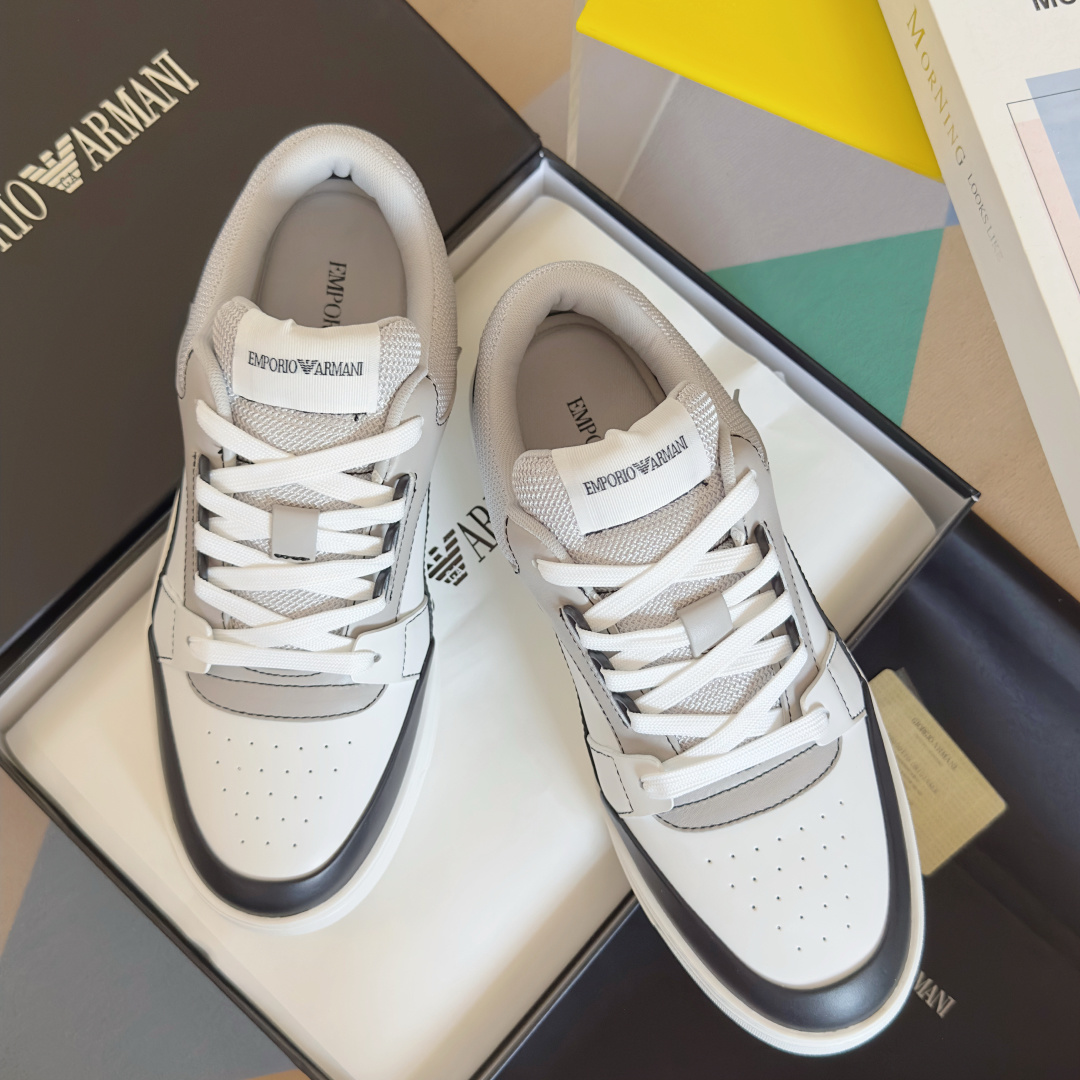 NO:630567,The top version of men's EMPORIO ARMANI thick-soled casual sports shoes. This EMPORIO ARMANI sports shoe adopts a low-top lace design, which is easy to adjust the tightness and fits the foot shape. The overall lines are smooth and simple, ensuring comfort while adding a sense of fashion. The thick-soled design enhances the style and is suitable for daily casual wear. The delivery counter is exquisitely packaged. Fabric: Original custom-made first-layer cowhide. Lining: Original custom-made breathable mesh lining. Outsole:  Original molded rubber foam material Sole thickness: 3CM Size: Men's 39-45, casual shoes/sports shoes, armani, armani, sneakers, cowhide19860909顶级版本男款 EMPORIO ARMANI阿玛尼 厚底 休闲 运动鞋 此款 EMPORIO ARMANI 运动鞋采用低帮系带设计,便于调节松紧,贴合脚型.整体线条流畅简约,保证了舒适度的同时增添了时尚感.厚底设计提升造型感,适合日常休闲穿搭 配送专柜精美包装 面料: 原版定制头层牛皮 内里: 原版定制透气网里 大底: 原版开模橡胶发泡材质 底厚: 3CM Size: 男款39-45,休闲鞋/运动鞋,armani,armani,sneakers,cowhide,Women's Shoes