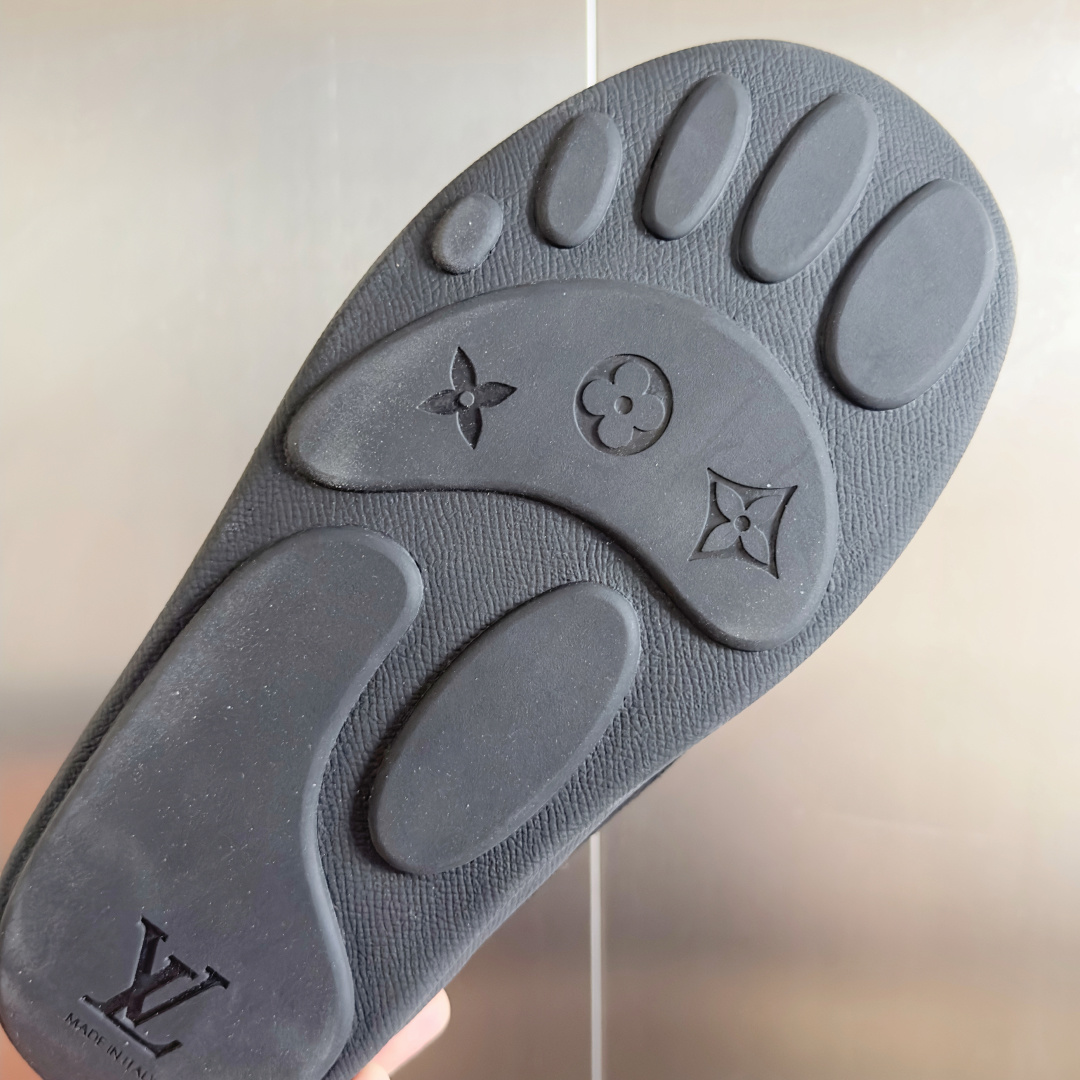 Louis Vuitton x Nigo Yeti Sneakers: Premium Leather, Comfort Fit (Unisex) 10 cmp i1764252205556 5144 0 8