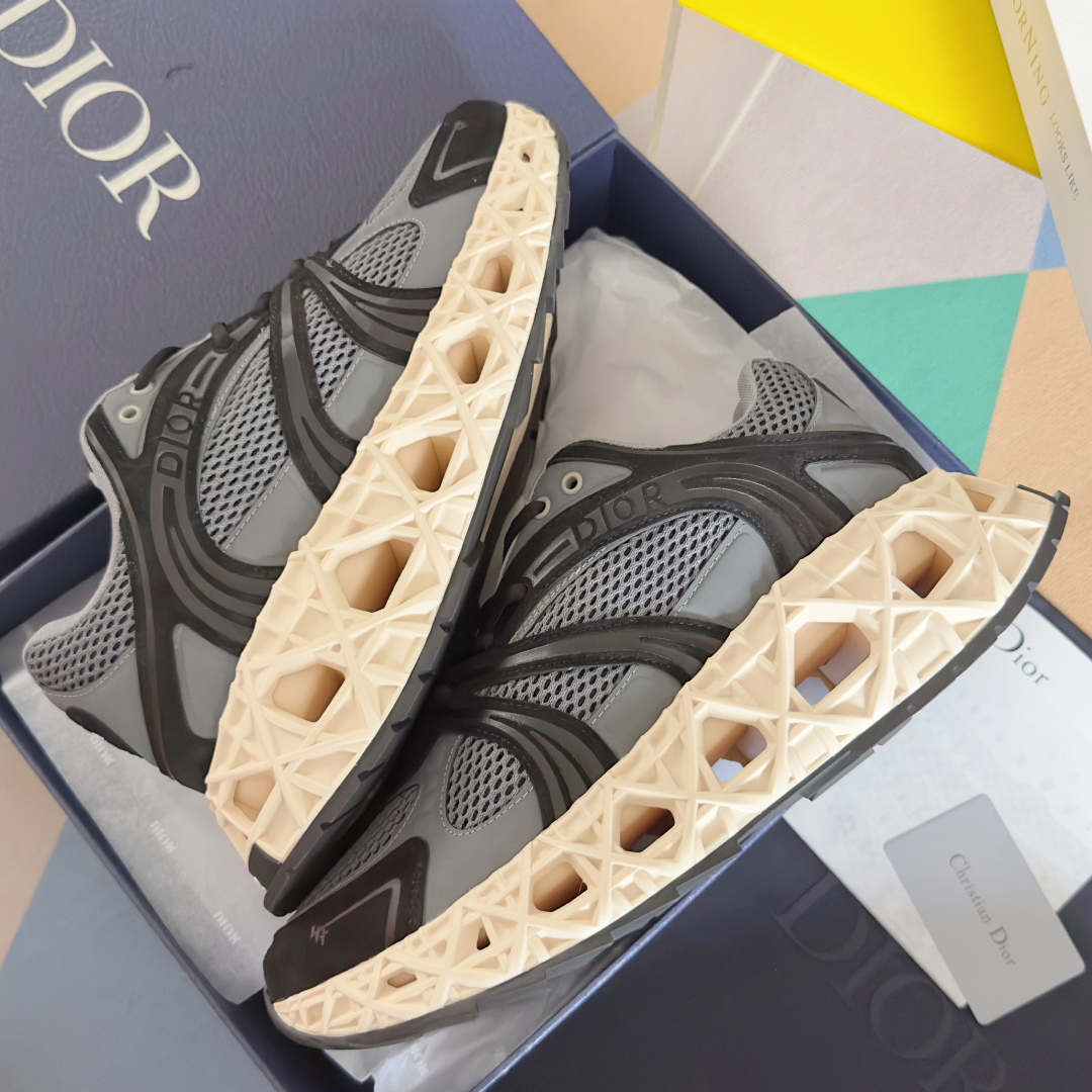 Dior Dior x Kaws迪奥 联名款B35胶囊系列 镂空 网面