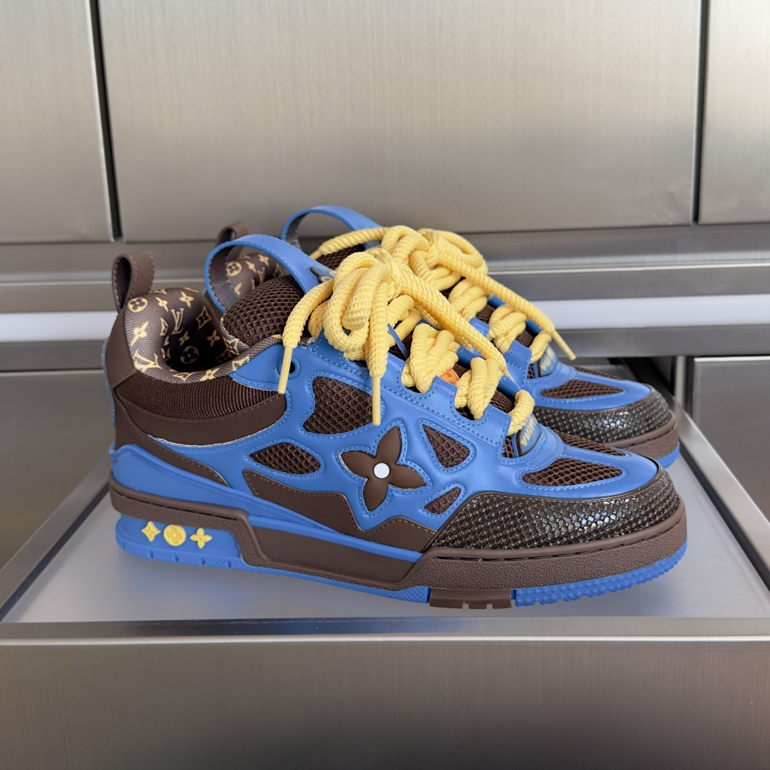 NO:669820,Top version of men's model LV donkey brand L family SKATE series latest color matching Tariner sneakers four-leaf clover skate shoes couple retro basketball shoes original purchase development and production This LV Skate sneaker is decorated with colorful details on the grained cow leather shoe body, echoing the season's leather goods and ready-to-wear series. The side of the sneaker blooms with gradient Monogram flowers. The padded tongue and Mini Monogram fabric-lined collar show the inspiration of skateboard shoes in the 1990s.  Exquisite packaging at the delivery counter Fabric: Original customized first-layer cowhide Lining: Imported breathable mesh lining Sole: Original molded anti-slip TPU material Sole thickness 3.5CM Size: Men's 39-45, casual shoes/sports shoes, louis vuitton, louis vuitton, louis vuitton, sneakers, cowhide19860909顶级版本男款 LV驴牌L家SKATE 系列 最新配色 Tariner运动鞋 四叶草 滑板鞋 情侣款 复古篮球鞋 原版购入开发 做货 本款 LV Skate 运动鞋以缤纷细节点缀粒面牛皮革鞋身,呼应当季皮具与成衣系列.运动鞋侧面绽放渐变 Monogram 花卉.加衬鞋舌与 Mini Monogram 织物内衬衣领展现 1990 年代滑板鞋的灵感启发 配送专柜精美包装 面料 : 原版定制头层牛皮 内里 : 进口透气网里 鞋底 : 原版开模防滑TPU材质 底厚 3.5CM Size : 男款39-45,休闲鞋/运动鞋,louis vuitton,louis vuitton,louis vuitton,sneakers,cowhide,Women's Shoes