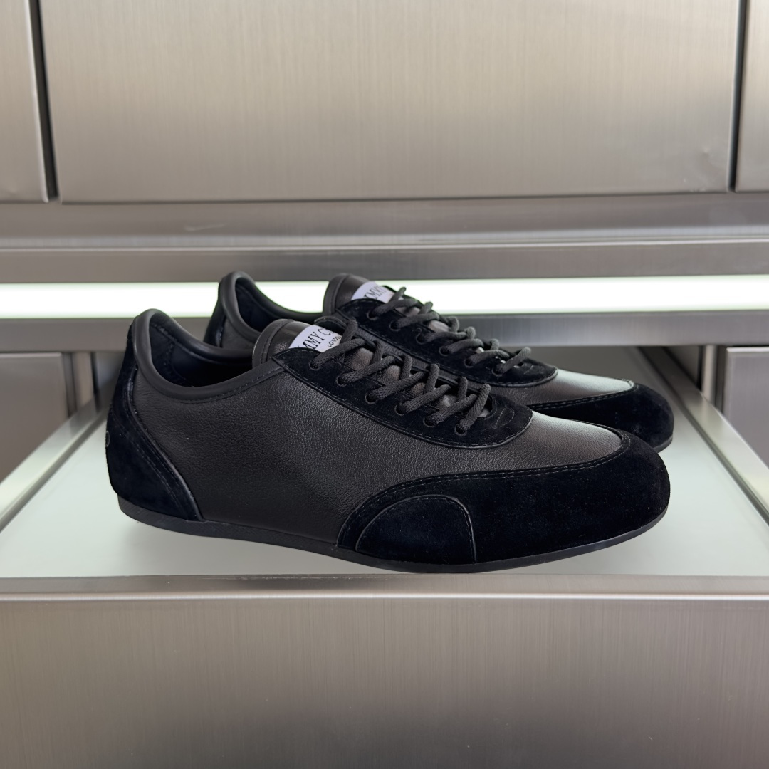 NO:669828,The top version of women's Jimmy Choo Sunny F series JC lace casual shoes sneakers Sunny F series casual shoes, reinterpret the classic low-top shoe shape with a novel design. Carefully crafted with custom floral lace fabrics, with soft leather inserts to increase firmness. Rubber soles with composite insoles are designed to be comfortable and lightweight. The shoe shape has a slim appearance, bringing smooth and fitting support and cushioning effects. The outside of the tongue of each shoe is decorated with a Jimmy Choo brand label, showing a fashionable personality.  Exquisite packaging at the delivery counter. Fabric: Original customized imported first-layer cowhide + lace. Customized imported breathable mesh lining. Original molded non-slip rubber sole. Sole thickness 2CM. Size: Women's 35-40, casual shoes/sports shoes, jimmy choo, sneakers, cowhide.19860909顶级版本女款 Jimmy Choo周仰杰 Sunny F 系列JC 蕾丝 休闲鞋 运动鞋 Sunny F 系列休闲鞋,以新颖设计焕新演绎经典低帮鞋型.甄选定制花卉蕾丝面料精心打造,配以柔软皮革嵌面增加牢固性.橡胶鞋底搭配复合鞋垫设计,舒适又轻盈.鞋型外观纤薄,带来流畅贴合的支撑与缓冲效果.每只鞋的鞋舌外侧点缀饰有 Jimmy Choo 品牌标签,尽显时尚个性魅力 配送专柜精美包装 面料:原版定制进口头层牛皮+蕾丝 内里定制进口透气网里 鞋底原版开模防滑橡胶材质 底厚2CM Size : 女款35-40,休闲鞋/运动鞋,jimmy choo,sneakers,cowhide,Women's Shoes