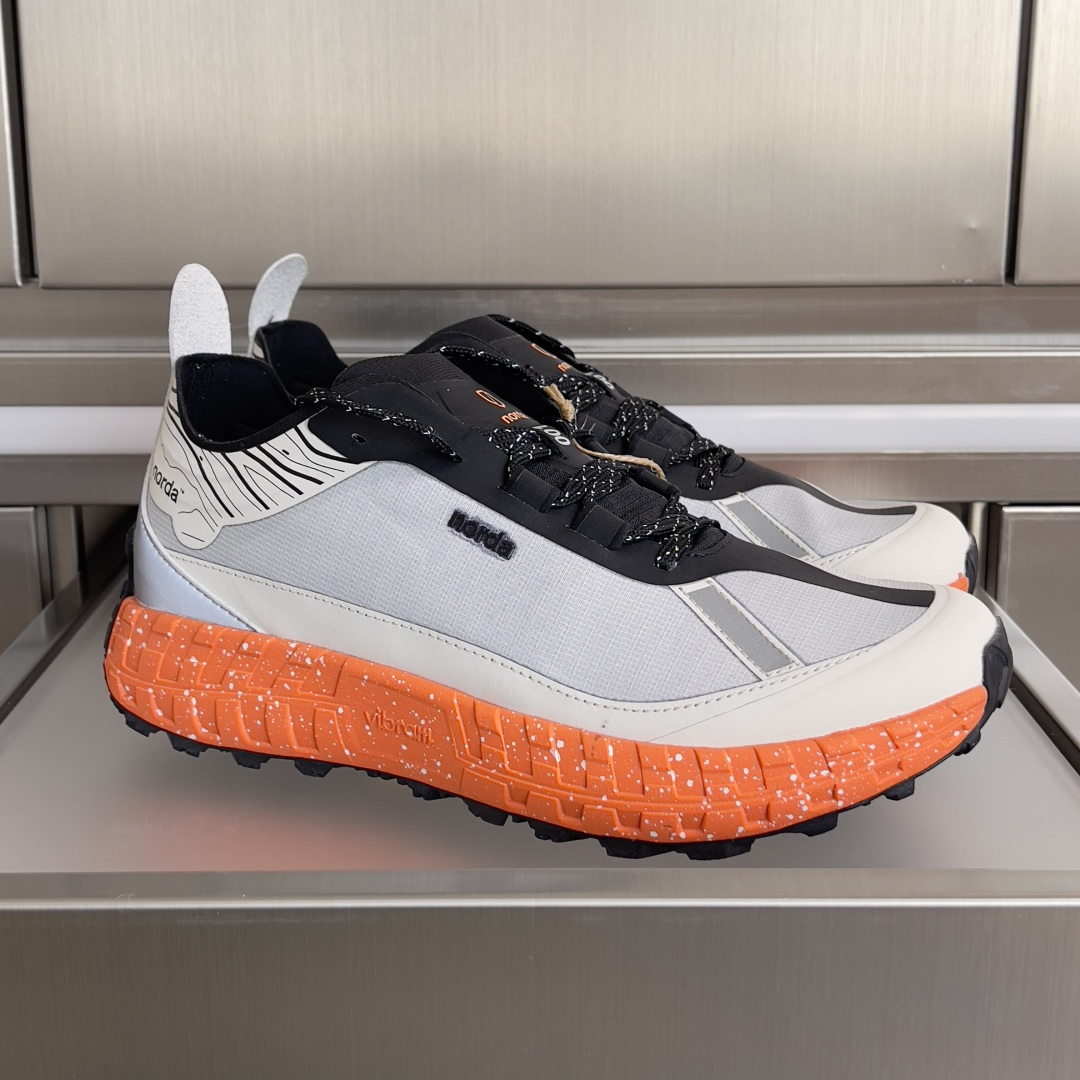 NO:694298,Top version for couples Norda 001 series outdoor cross-country running shoes casual sports shoes The classic 001 series shoes have a new version this season. 001A continues the excellent cushioning and long-distance off-road positioning. It is equipped with Arnitel@TPEE foam, inherits the midsole technology of the race day racing series 005, and combines Vibram customized outsole to meet the needs of different cross-country runners. Exquisite packaging at the delivery counter. Fabric original customized technology breathable mesh. Original customized breathable mesh lining.  The sole is made of original molded anti-slip foam material, sole thickness 4CM Size: couple 39-45, casual shoes/sports shoes, sneakers19860909顶级版本情侣款 Norda 001系列 户外 越野 跑步鞋 休闲 运动鞋 经典001系列鞋款本季再添新版本,001A延续优异缓震长距离越野定位,搭载 Arnitel@TPEE泡棉,承袭比赛日竞速系列005中底科技,组合 Vibram定制大底,满足不同越野跑者需求 配送专柜精美包装 面料原版定制科技透气网面 内里原版定制透气网里 鞋底原版开模防滑发泡材质 底厚4CM Size:情侣款39-45,休闲鞋/运动鞋,sneakers,Women's Shoes