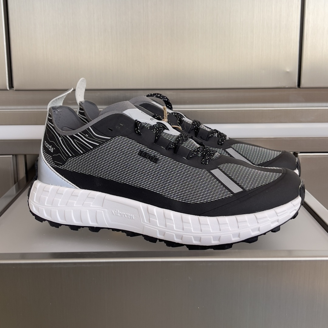 NO:694304,Top version for couples Norda 001 series outdoor cross-country running shoes casual sports shoes The classic 001 series shoes have a new version this season. 001A continues the excellent cushioning and long-distance off-road positioning. It is equipped with Arnitel@TPEE foam, inherits the midsole technology of the race day racing series 005, and combines Vibram customized outsole to meet the needs of different cross-country runners. Exquisite packaging at the delivery counter. Fabric original customized technology breathable mesh. Original customized breathable mesh lining.  The sole is made of original molded anti-slip foam material, sole thickness 4CM Size: couple 36-45, casual shoes/sports shoes, sneakers19860909顶级版本情侣款 Norda 001系列 户外 越野 跑步鞋 休闲 运动鞋 经典001系列鞋款本季再添新版本,001A延续优异缓震长距离越野定位,搭载 Arnitel@TPEE泡棉,承袭比赛日竞速系列005中底科技,组合 Vibram定制大底,满足不同越野跑者需求 配送专柜精美包装 面料原版定制科技透气网面 内里原版定制透气网里 鞋底原版开模防滑发泡材质 底厚4CM Size:情侣款36-45,休闲鞋/运动鞋,sneakers,Women's Shoes