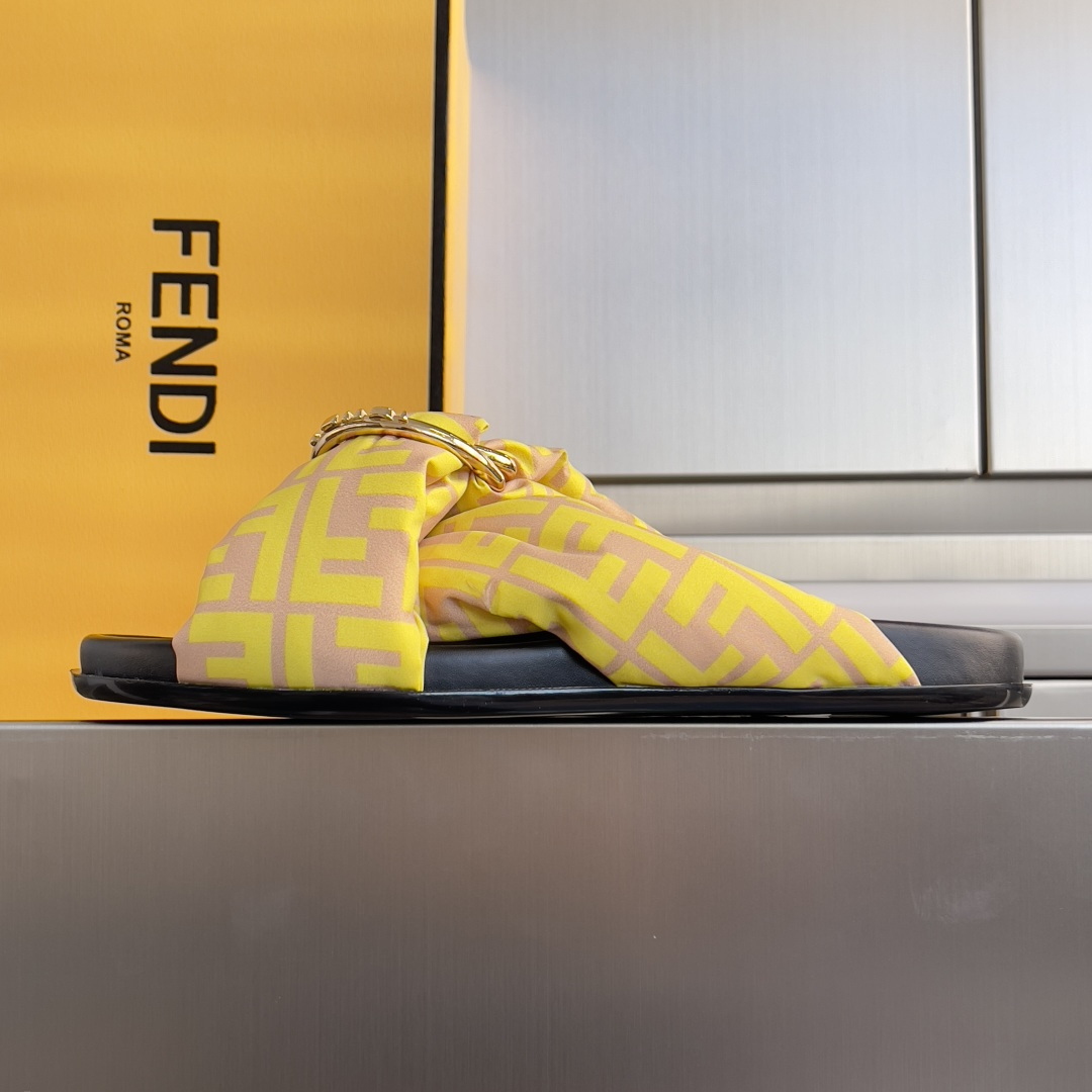 Fendi Fendi 芬迪 Feel系列 交叉 绸缎 平底 凉拖鞋