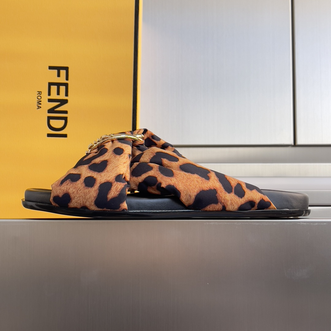 Fendi Fendi 芬迪 Feel系列 交叉 绸缎 平底 凉拖鞋