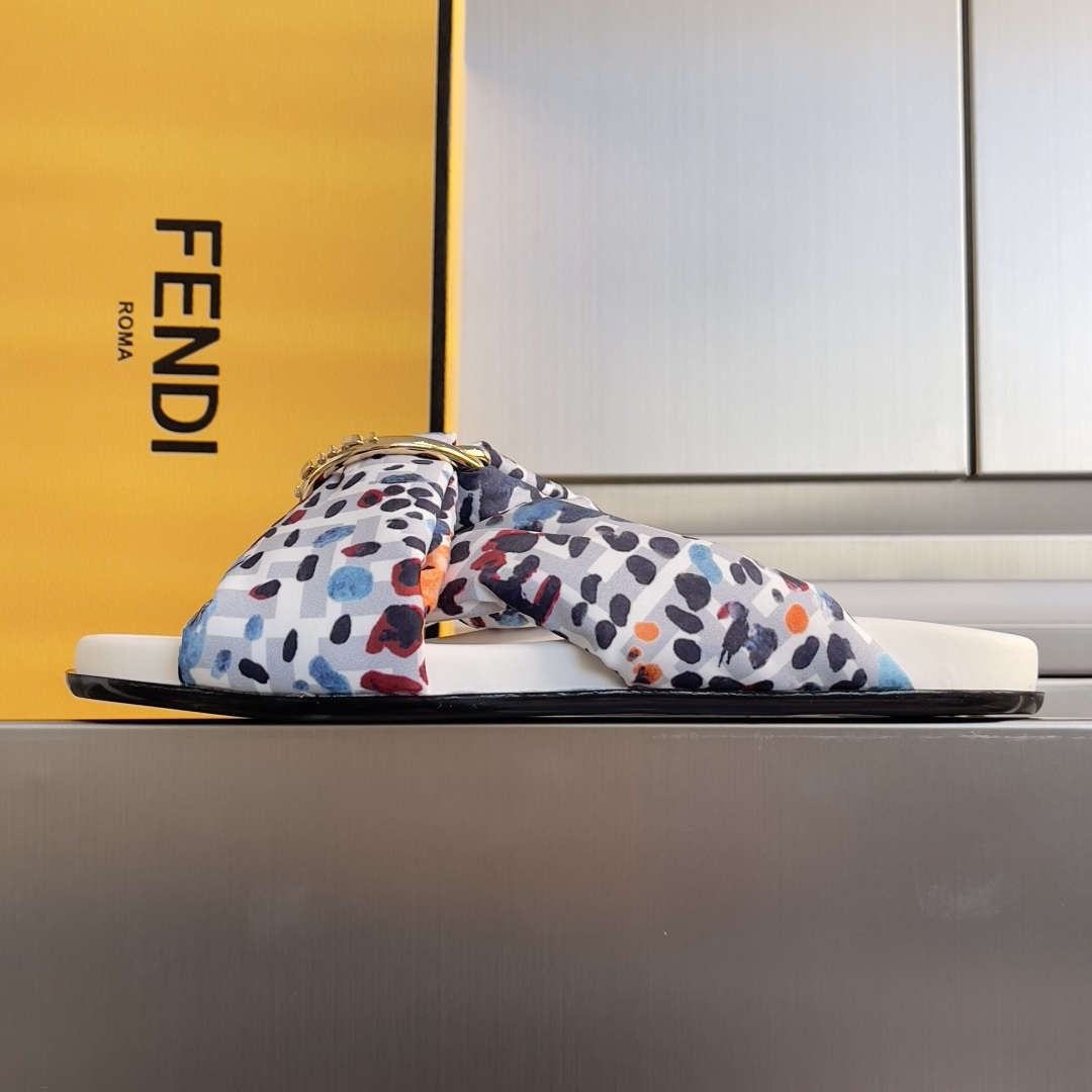 Fendi Fendi 芬迪 Feel系列 交叉 绸缎 平底 凉拖鞋