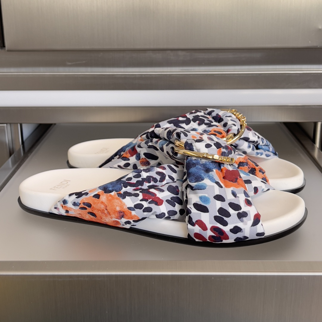 Fendi Fendi 芬迪 Feel系列 交叉 绸缎 平底 凉拖鞋