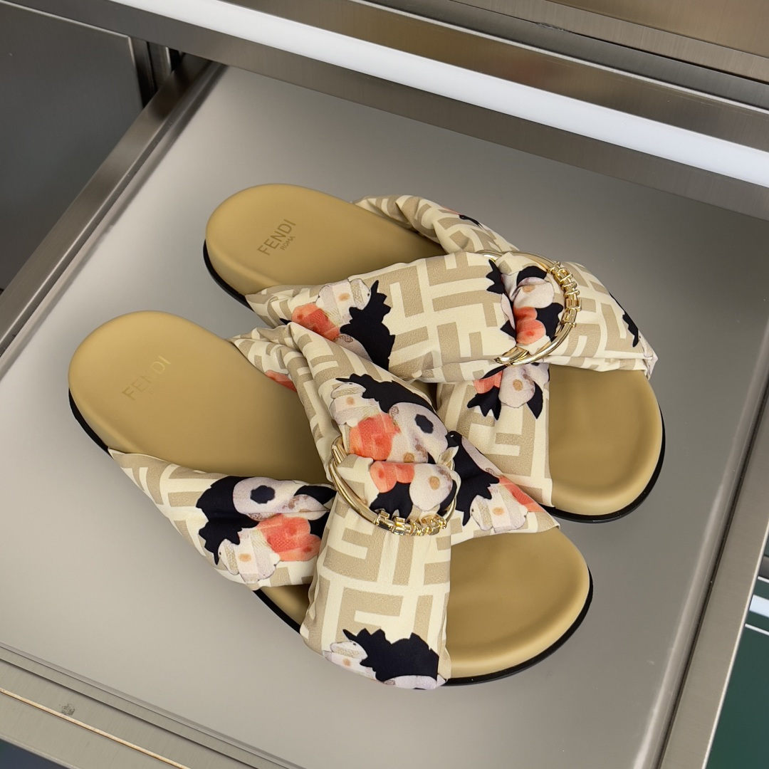 Fendi Fendi 芬迪 Feel系列 交叉 绸缎 平底 凉拖鞋