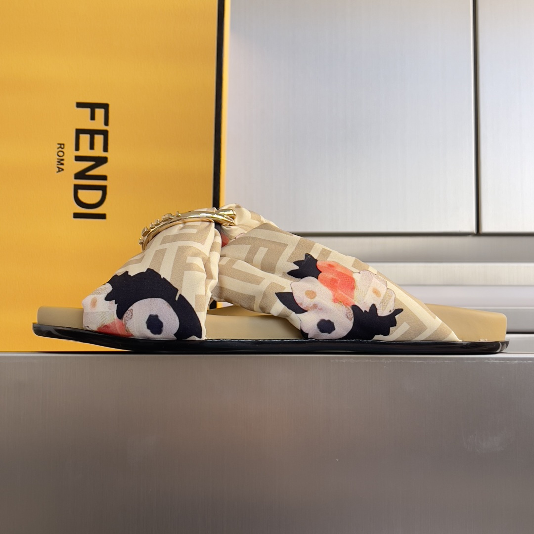 Fendi Fendi 芬迪 Feel系列 交叉 绸缎 平底 凉拖鞋