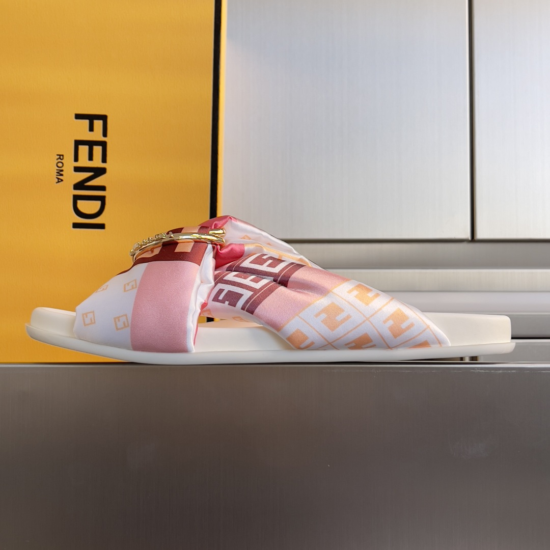 Fendi Fendi 芬迪 Feel系列 交叉 绸缎 平底 凉拖鞋