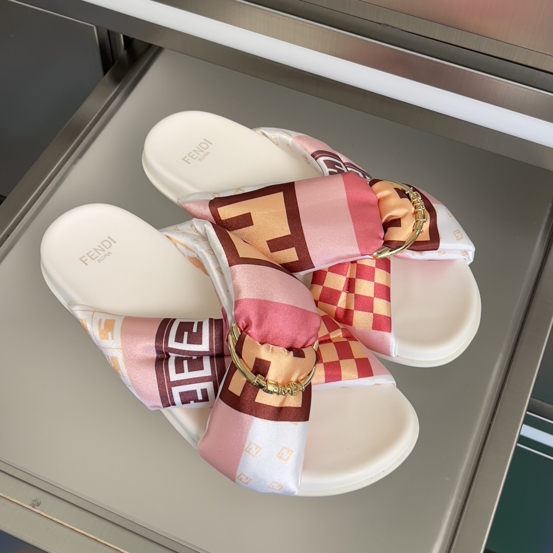 Fendi Fendi 芬迪 Feel系列 交叉 绸缎 平底 凉拖鞋