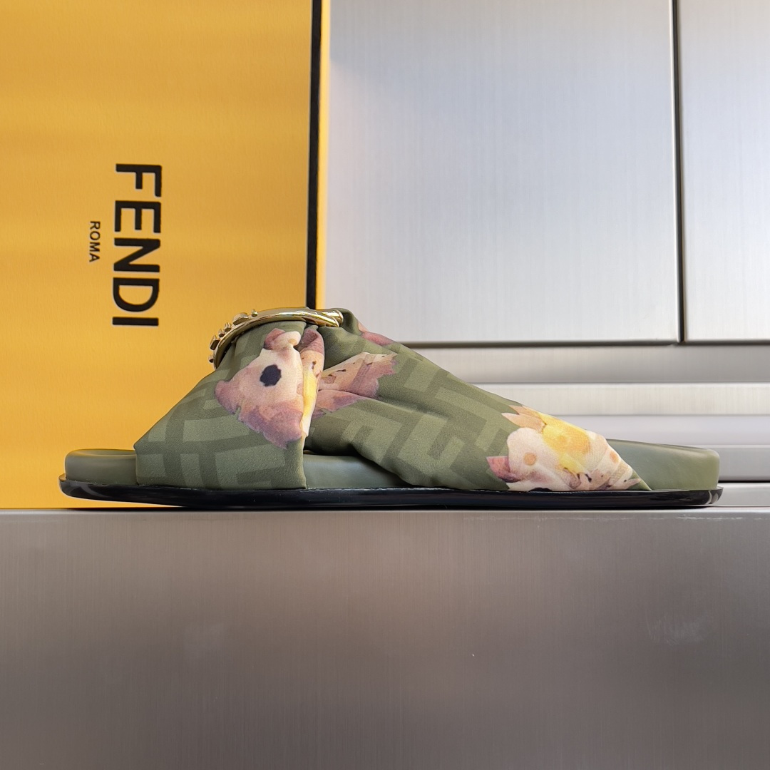 Fendi Fendi 芬迪 Feel系列 交叉 绸缎 平底 凉拖鞋