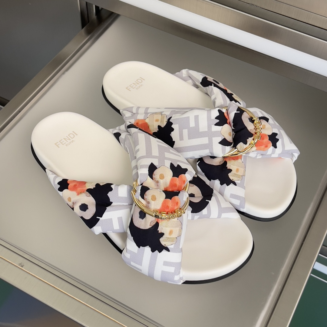 Fendi Fendi 芬迪 Feel系列 交叉 绸缎 平底 凉拖鞋