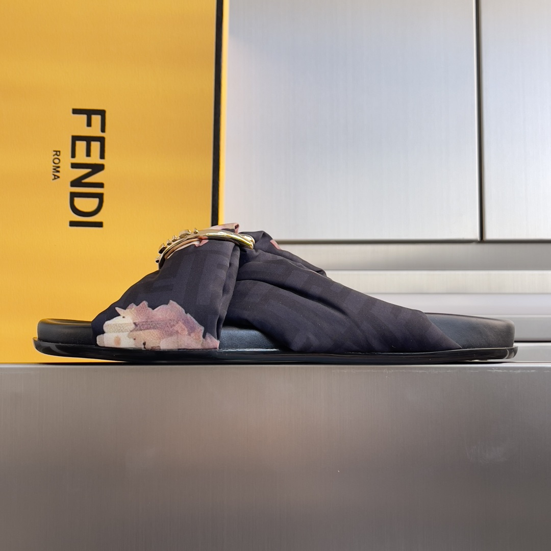 Fendi Fendi 芬迪 Feel系列 交叉 绸缎 平底 凉拖鞋