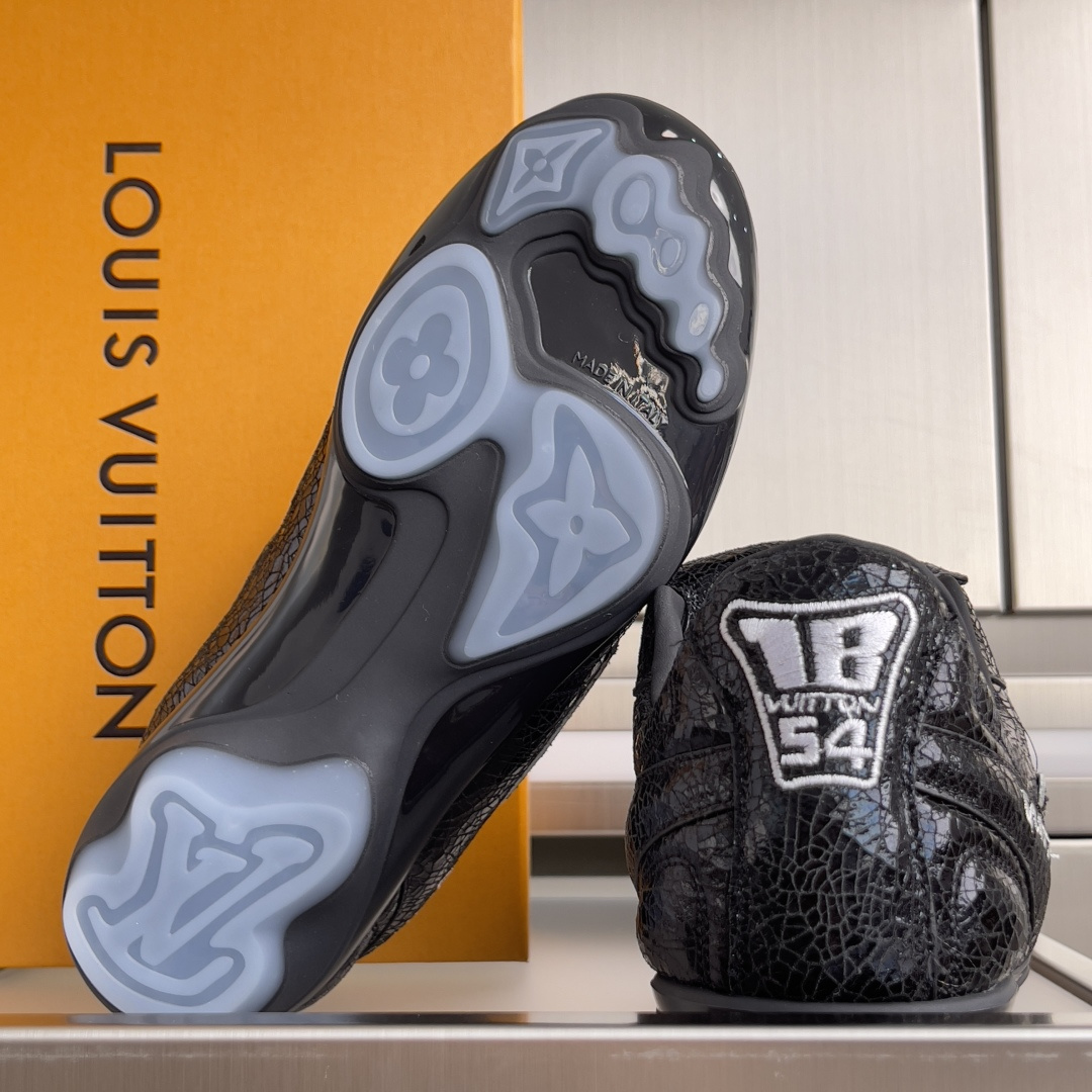 Louis Vuitton LV路易威登L家 驴牌 最新Footprint系列 足球运动鞋 休闲 跑鞋