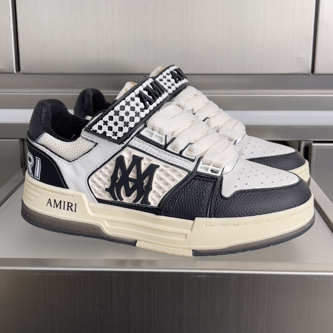 NO:707178,Top version of couple model AMIRI Latest MA Skyline series retro thick sole Velcro couple model casual sports shoes basketball shoes sneakers New MA Skyline series, three-dimensional MA QUAD embellishment, using two-color rubber soles with textured leather uppers, closure method using Velcro + shoelaces, personalized retro basketball style casual shoes Delivery counter exquisite packaging Fabric: Original customized imported first-layer cowhide Inner: Original customized breathable mesh lining Outsole:  Original open mold non-slip rubber material Bottom thickness: 4CM Size: Women's 35-40 / Men's 39-46, casual shoes/sports shoes, amiri, sneakers, cowhide19860909顶级版本情侣款 AMIRI 埃米尔 最新MA Skyline系列 复古 厚底 魔术贴 情侣款 休闲 运动鞋 篮球鞋 板鞋 全新MA Skyline系列,立体MA QUAD点缀,采用双色橡胶鞋底搭配质感皮革鞋面,闭合方式采用魔术贴＋鞋带,个性复古篮球风格休闲鞋 配送专柜精美包装 面料: 原版定制进口头层牛皮 内里: 原版定制透气网里 大底: 原版开模防滑橡胶材质 底厚: 4CM Size: 女款35-40 / 男款39-46,休闲鞋/运动鞋,amiri,sneakers,cowhide,Women's Shoes