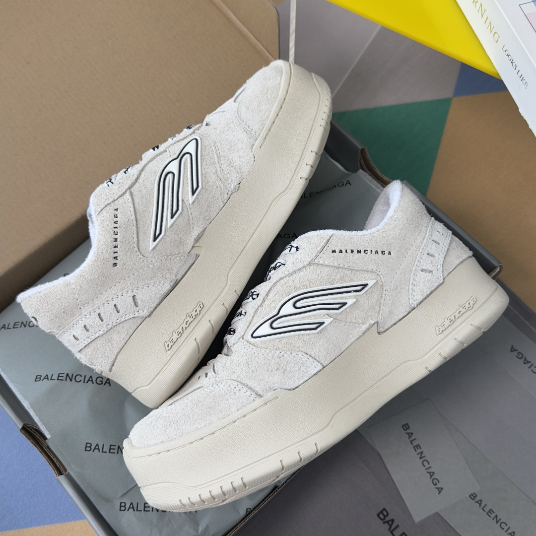Balenciaga Balenciaga巴黎世家 最新Hamptons系列 厚底 破损 做旧 休闲 运动鞋