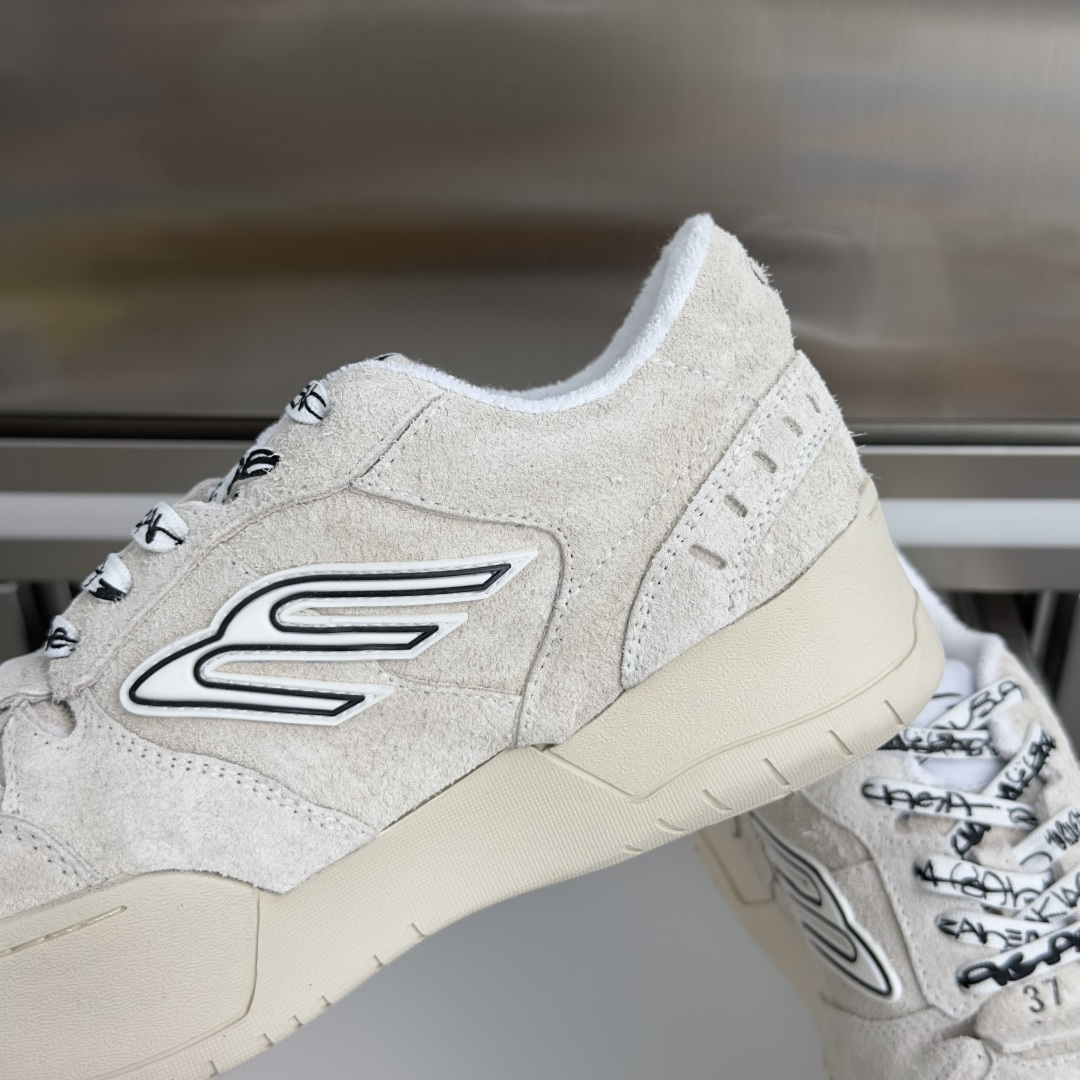 Balenciaga Balenciaga巴黎世家 最新Hamptons系列 厚底 破损 做旧 休闲 运动鞋