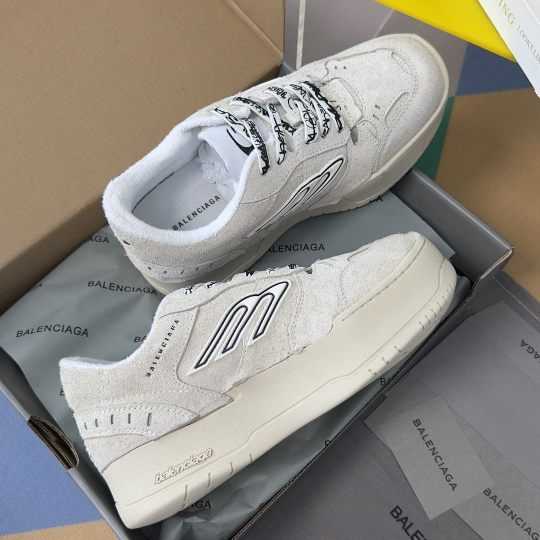 Balenciaga Balenciaga巴黎世家 最新Hamptons系列 厚底 破损 做旧 休闲 运动鞋