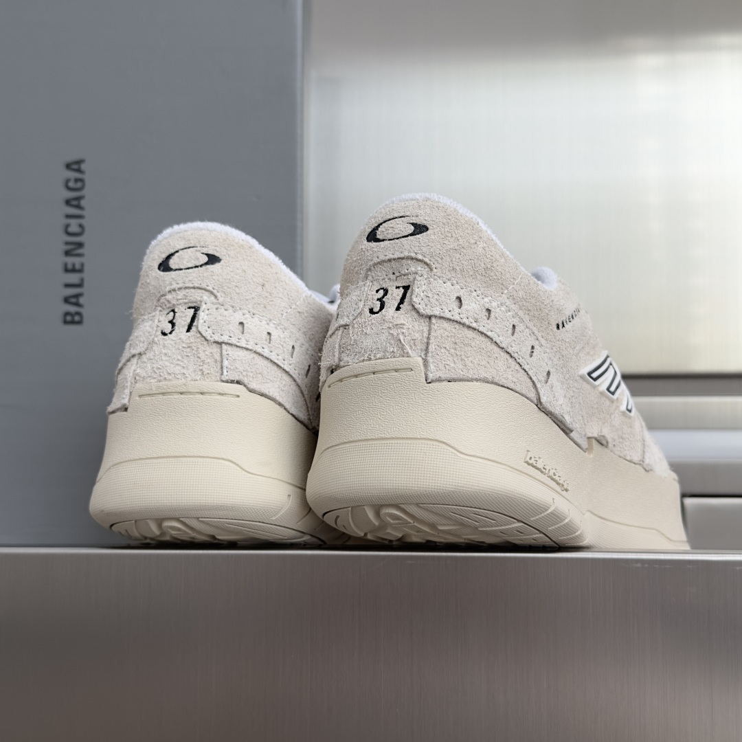 Balenciaga Balenciaga巴黎世家 最新Hamptons系列 厚底 破损 做旧 休闲 运动鞋