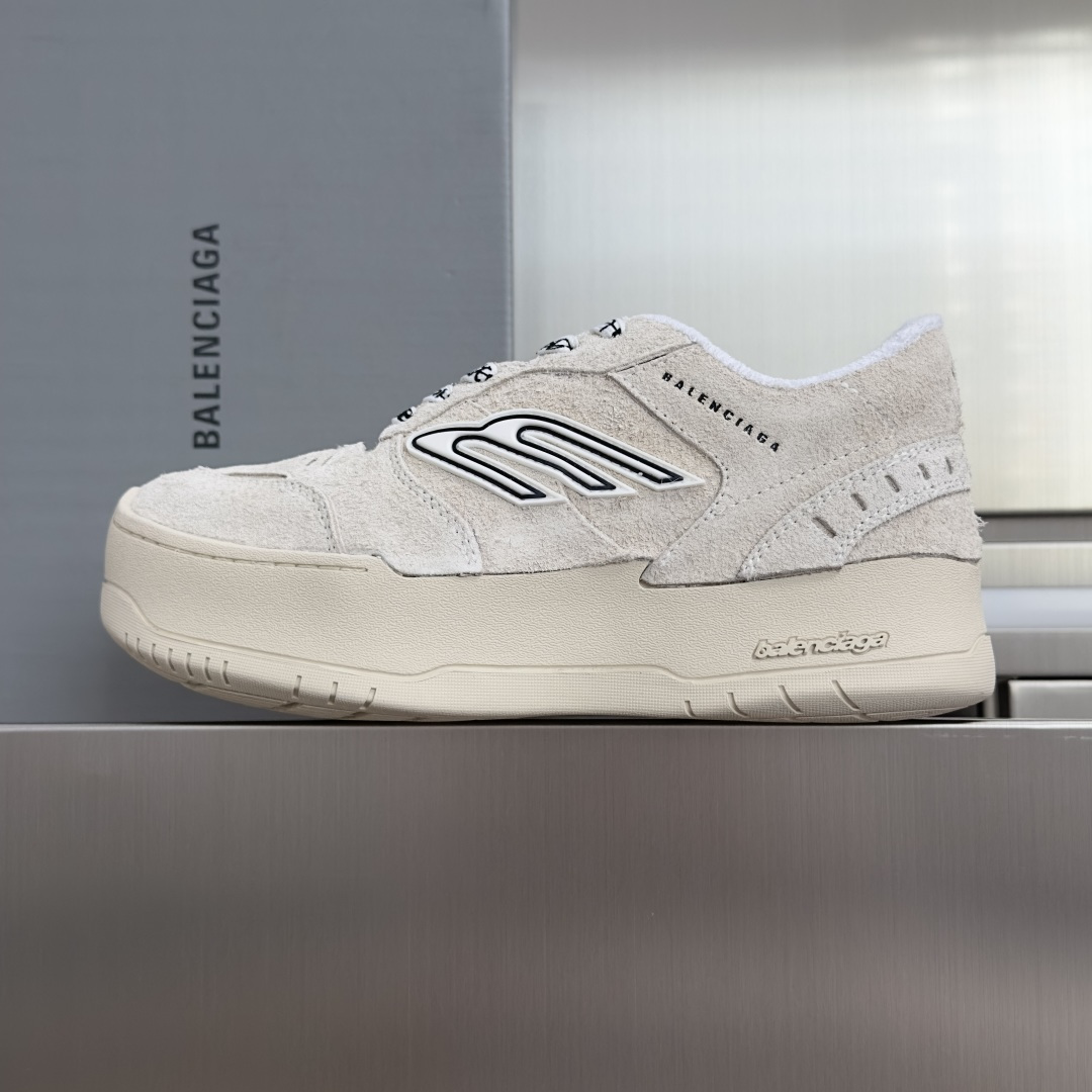Balenciaga Balenciaga巴黎世家 最新Hamptons系列 厚底 破损 做旧 休闲 运动鞋