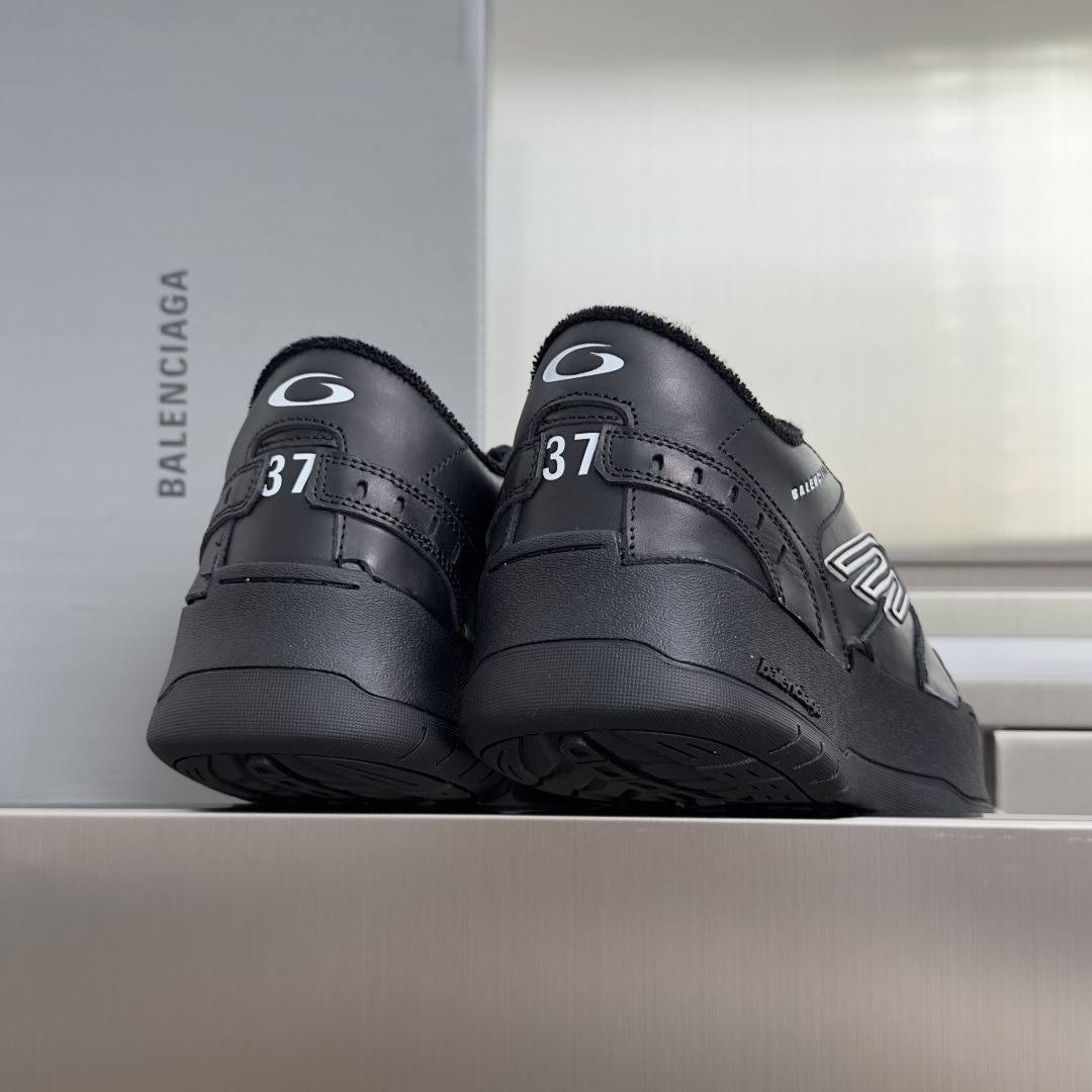 Balenciaga Balenciaga巴黎世家 最新Hamptons系列 厚底 破损 做旧 休闲 运动鞋