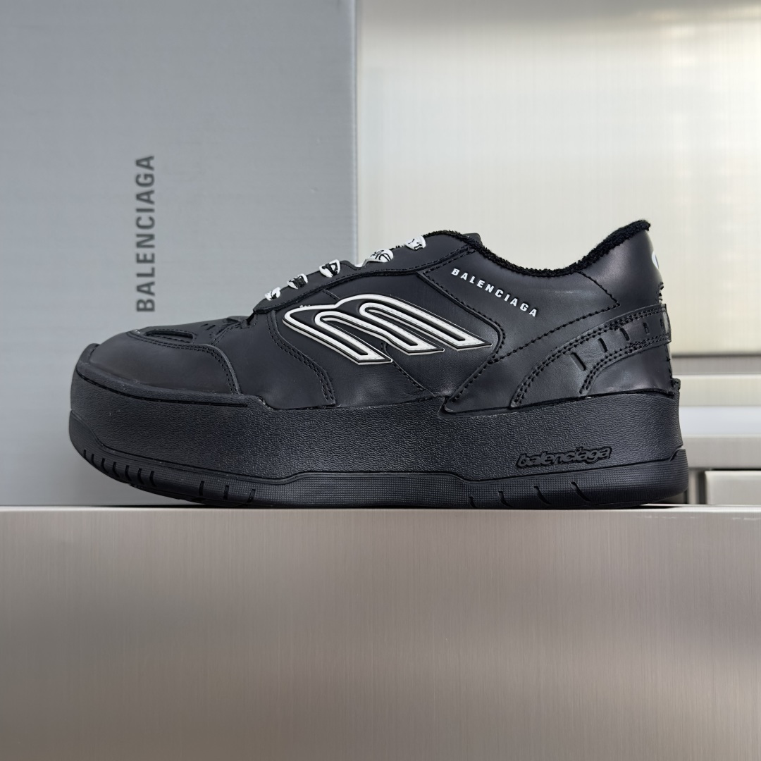 Balenciaga Balenciaga巴黎世家 最新Hamptons系列 厚底 破损 做旧 休闲 运动鞋