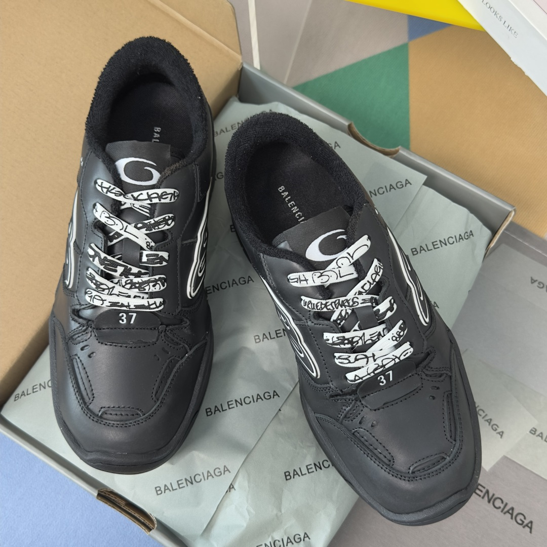 Balenciaga Balenciaga巴黎世家 最新Hamptons系列 厚底 破损 做旧 休闲 运动鞋