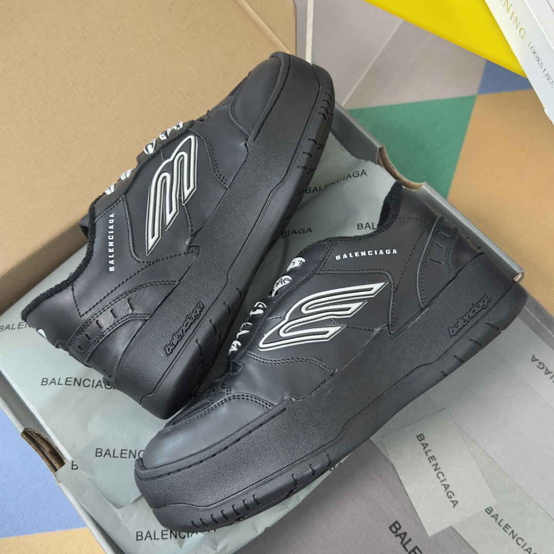 Balenciaga Balenciaga巴黎世家 最新Hamptons系列 厚底 破损 做旧 休闲 运动鞋