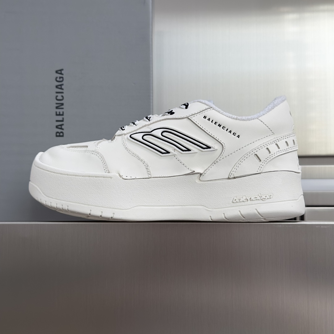 Balenciaga Balenciaga巴黎世家 最新Hamptons系列 厚底 破损 做旧 休闲 运动鞋