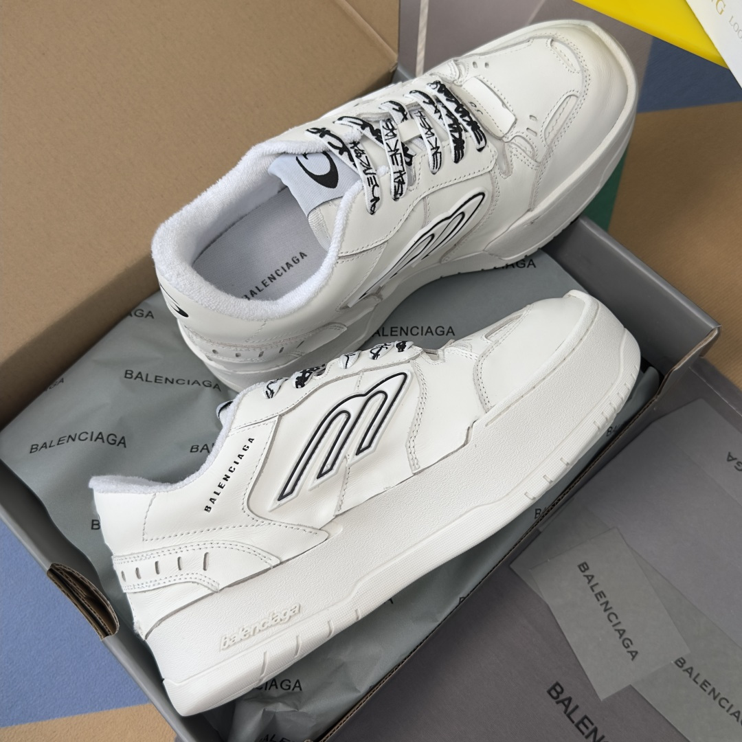 Balenciaga Balenciaga巴黎世家 最新Hamptons系列 厚底 破损 做旧 休闲 运动鞋