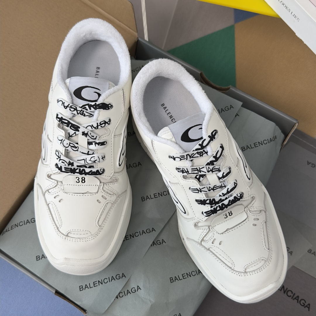 Balenciaga Balenciaga巴黎世家 最新Hamptons系列 厚底 破损 做旧 休闲 运动鞋