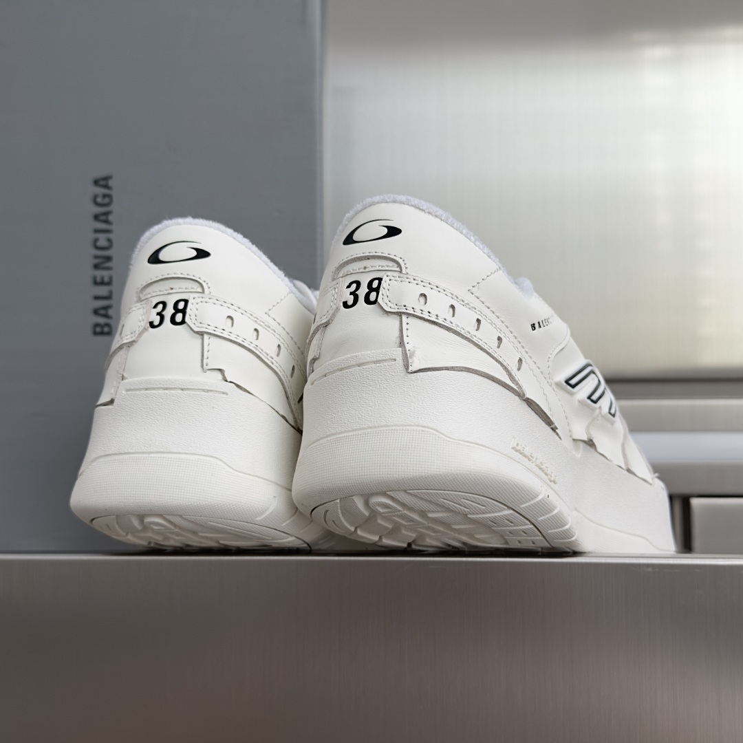 Balenciaga Balenciaga巴黎世家 最新Hamptons系列 厚底 破损 做旧 休闲 运动鞋