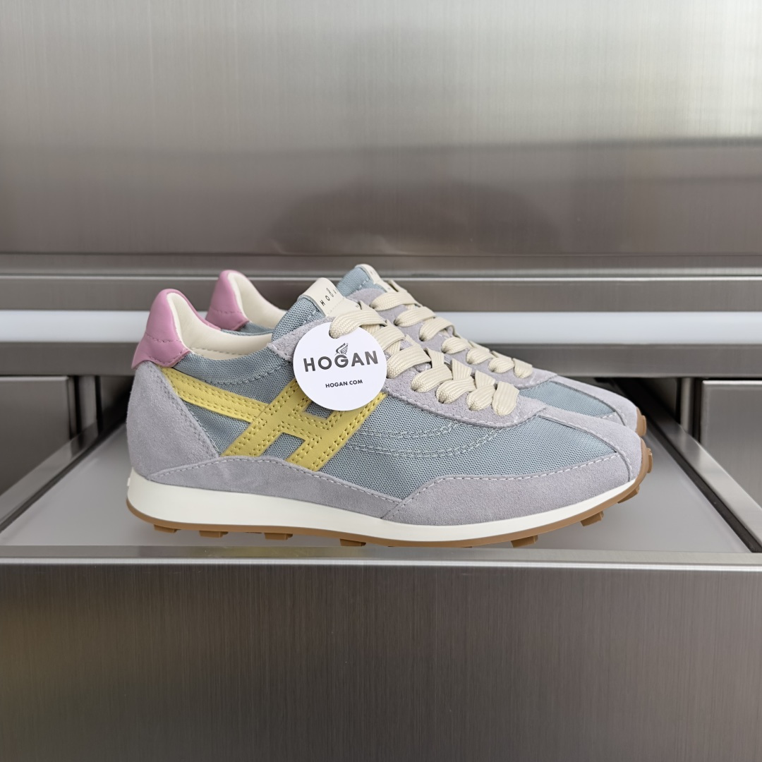 NO:747346,The top version of women's HOGAN latest Athletic Runner series thick-soled casual sneakers. This sports casual shoe is lightweight and dynamic. It draws inspiration from HOGAN's previous works, pays tribute to retro sports style, and interprets sprint sports style. It combines soft uppers and retro-style outsoles. Beautiful packaging at the delivery counter. The fabric is original custom-made imported first-layer cowhide. The inner lining is original imported breathable mesh. The sole is made of original molded non-slip TPU material. The sole thickness is increased by 3CM.  Size: Women's 35-40, casual shoes/sports shoes, hogan, sneakers, cowhide19860909顶级版本女款 HOGAN霍根 最新Athletic Runner系列 厚底 休闲 运动鞋 这款运动休闲鞋轻量动感,从HOGAN往期作品汲取灵感,致敬复古运动风,演绎短跑运动风尚,融合柔软鞋面与复古风外底 配送专柜精美包装 面料原版定制进口头层牛皮 内里原版进口透气网里 鞋底原版开模防滑TPU材质 底厚增高3CM Size:女款35-40,休闲鞋/运动鞋,hogan,sneakers,cowhide,Women's Shoes