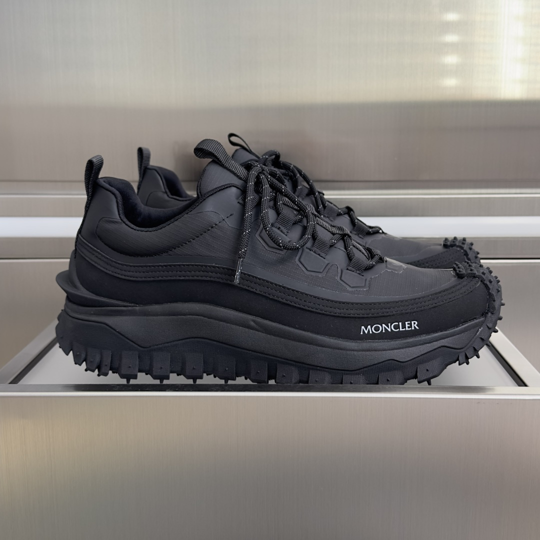 NO:750973,Top version men's Moncler Trailgrip GTX shock-absorbing tear-resistant outdoor casual sports shoes dad shoes Trailgrip  GTX sneakers are specially designed for various sports, providing comfort and stability. They are made of leather and fabric, covered with GORE-TEX functional film, and equipped with a functional toe cap. The EVA midsole adds flexibility and lightness, and the Vibram bottom adds grip to the shoes. The OrthoLite insole is easy to clean, while enhancing the permeability of the shoes and providing a comfortable cushioning effect. Exquisite packaging at the delivery counter. Customized original fabric splicing with multiple materials. Customized breathable lining inside.  Outsole original molded non-slip rubber outsole, sole thickness 5CM, size men's size 39-45, casual shoes/sports shoes, Moncler, sneakers19860909顶级版本男款 Moncler 盟可睐 Trailgrip GTX 减震抗撕裂 户外 休闲 运动鞋 老爹鞋 Trailgrip GTX运动鞋专为各式运动设计,提供舒适与稳定性.采用皮革和织物制成,覆以GORE-TEX功能性薄膜,搭配功能性鞋头.EVA中底倍添灵活性与轻盈性,Vibram底面为鞋履增添抓地力.OrthoLite鞋垫易于清洗,同时可增强鞋履的通透性,并提供舒适的缓冲效果 配送专柜精美包装 面料原版定制多种材质拼接 内里定制透气内里 大底原版开模防滑橡胶大底 底厚5CM Size男码39-45,休闲鞋/运动鞋,Moncler,sneakers,Women's Shoes