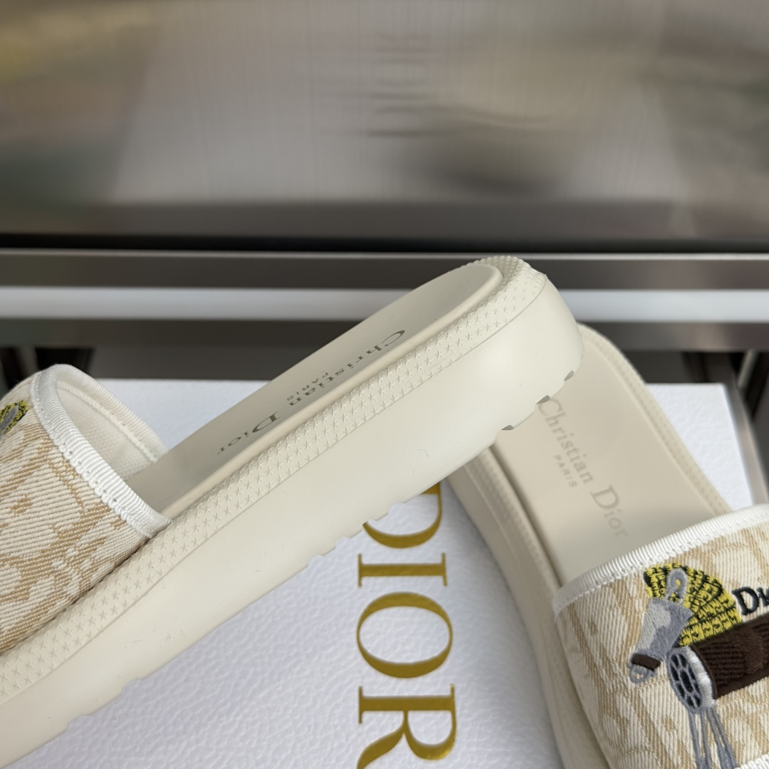 Dior Dior迪奥 最新Dway系列 刺绣 厚底 凉拖鞋