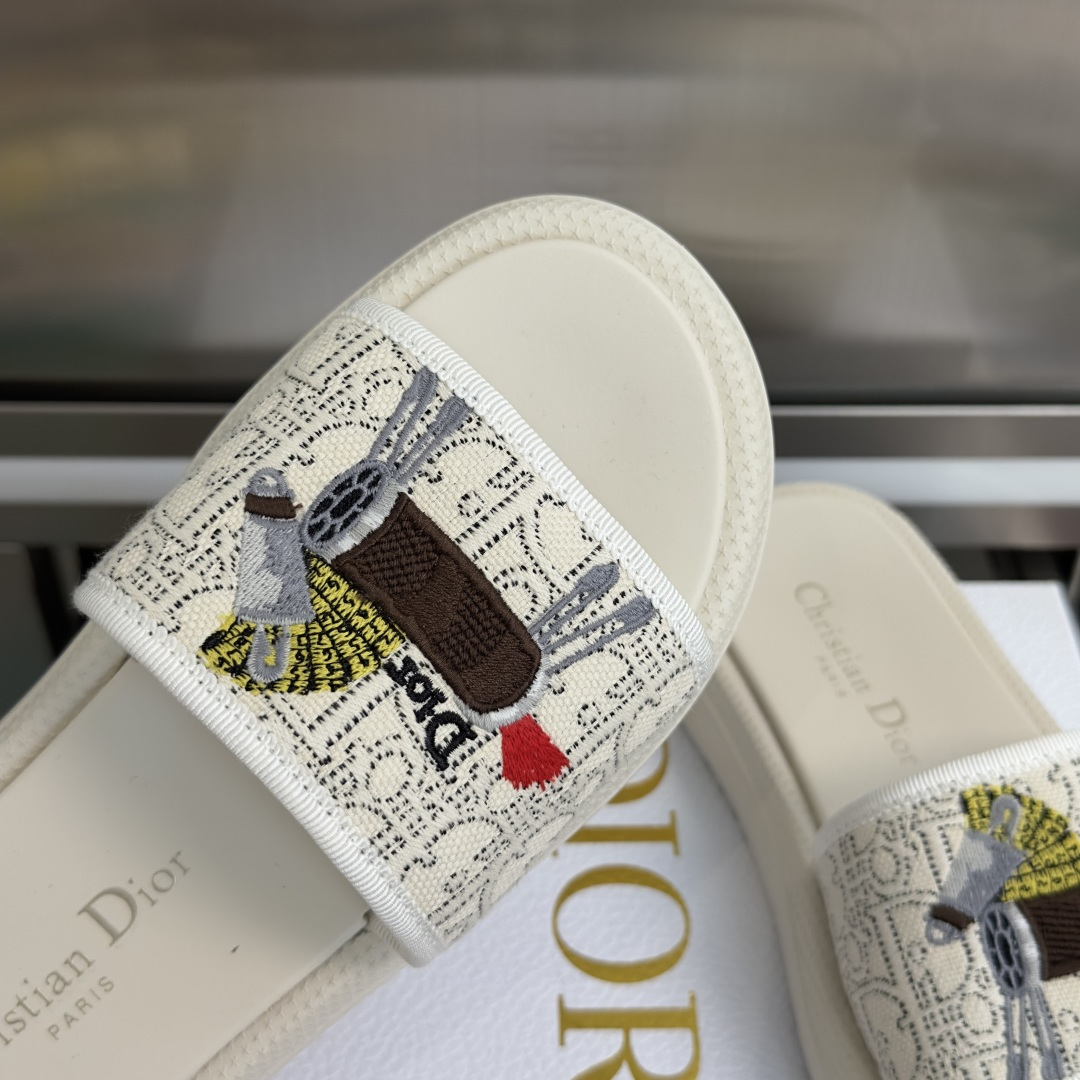 Dior Dior迪奥 最新Dway系列 刺绣 厚底 凉拖鞋