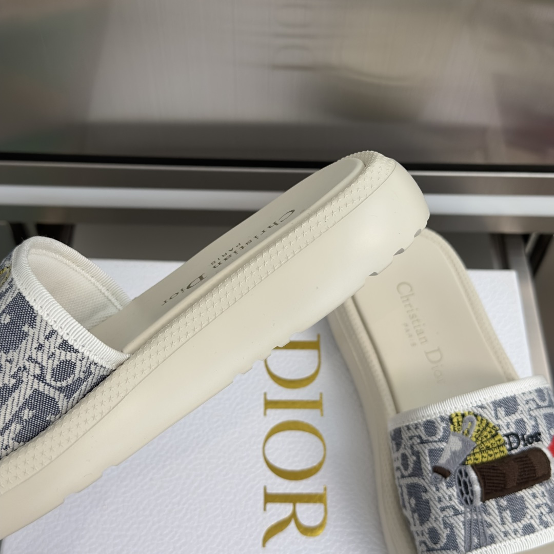 Dior Dior迪奥 最新Dway系列 刺绣 厚底 凉拖鞋