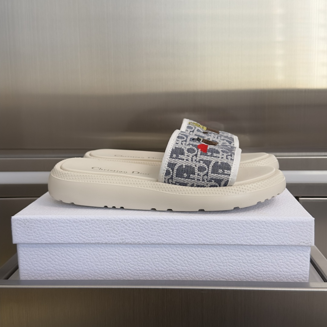 Dior Dior迪奥 最新Dway系列 刺绣 厚底 凉拖鞋