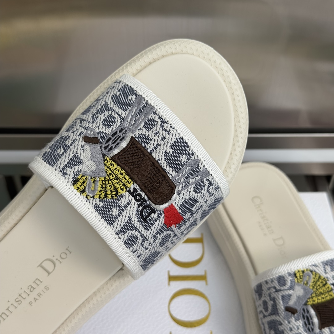 Dior Dior迪奥 最新Dway系列 刺绣 厚底 凉拖鞋