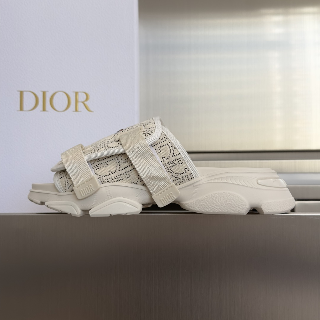 Dior Dior 迪奥 D-Wander系列 刺绣 魔术贴 厚底 拖鞋 凉鞋