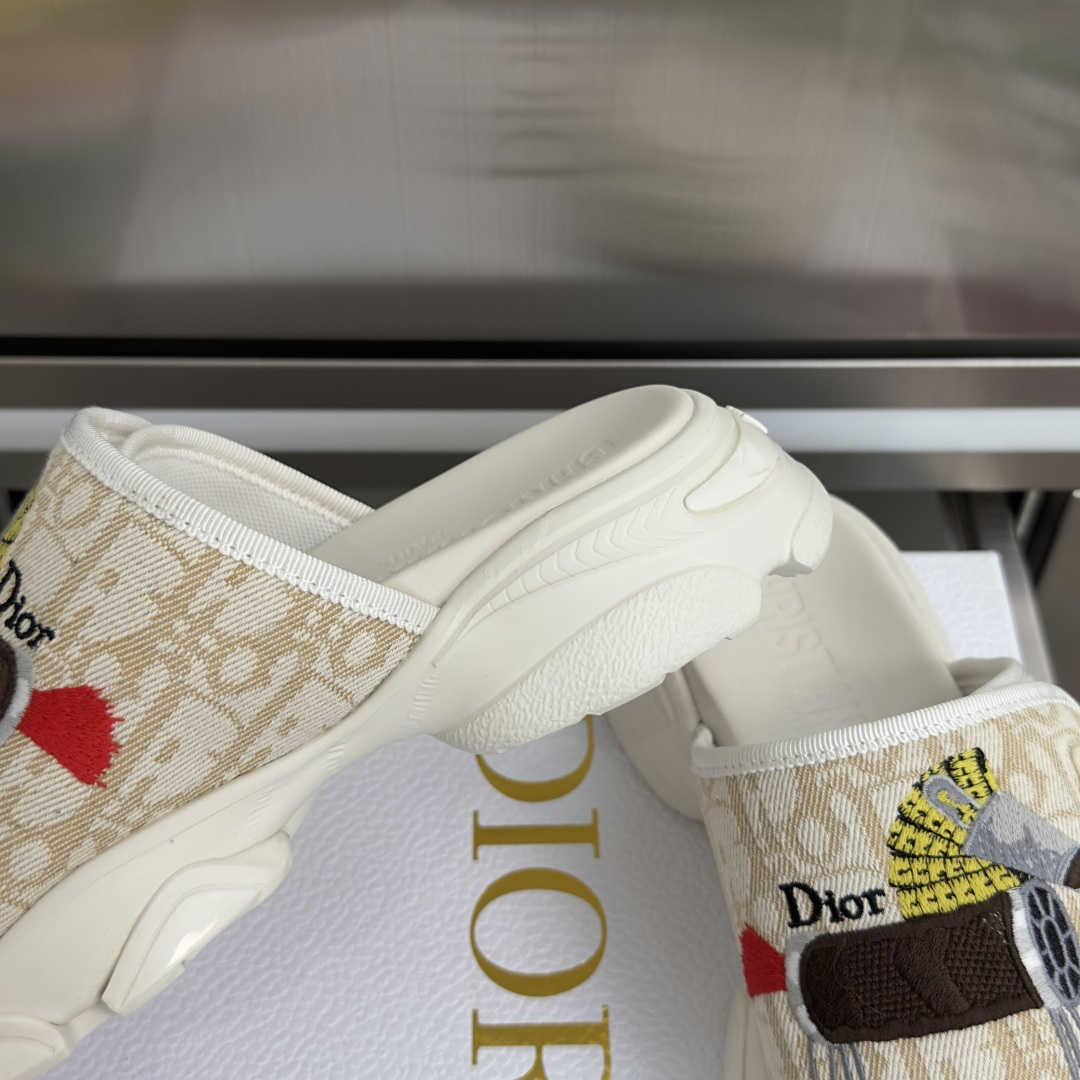 Dior Dior 迪奥 D-Wander系列 刺绣 魔术贴 厚底 拖鞋 凉鞋