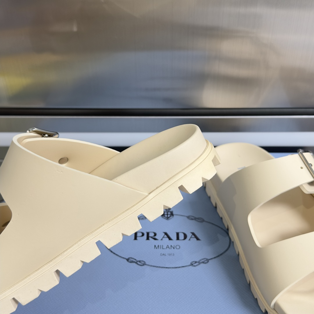 Prada Prada普拉达 P家 珐琅 三角标 厚底 休闲 凉鞋