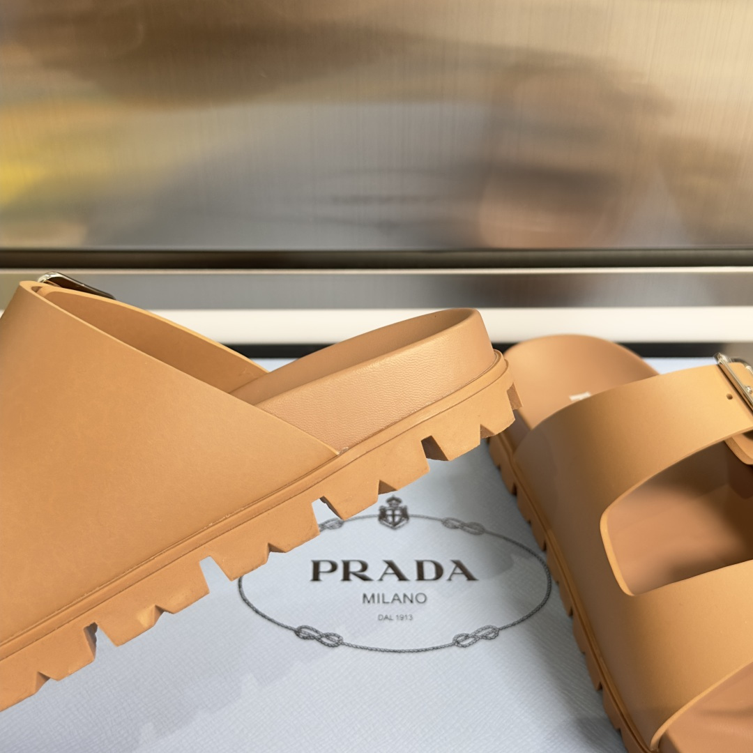 Prada Prada普拉达 P家 珐琅 三角标 厚底 休闲 凉鞋