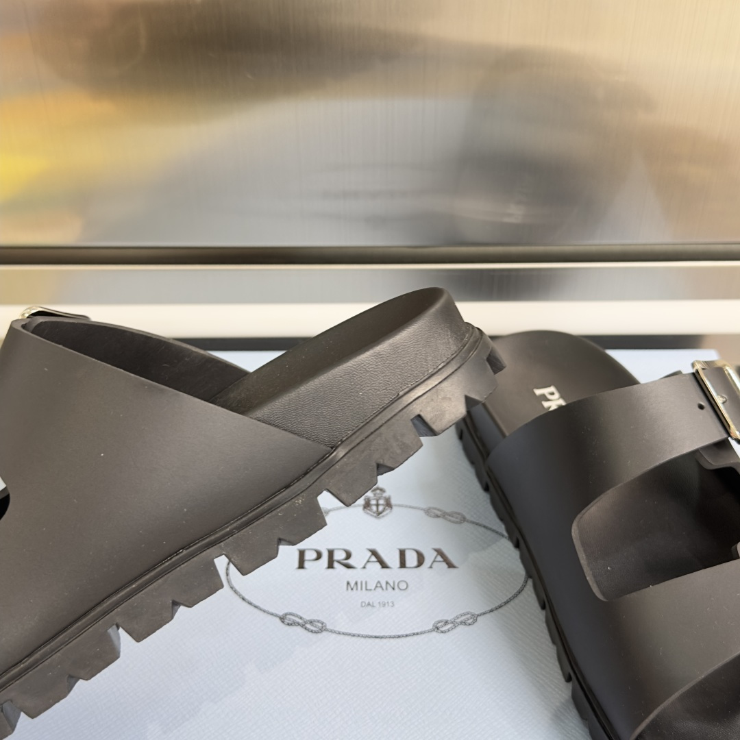 Prada Prada普拉达 P家 珐琅 三角标 厚底 休闲 凉鞋