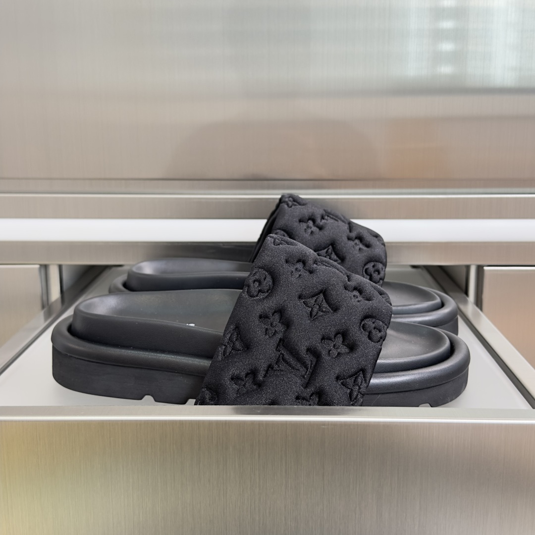Louis Vuitton LV路易威登L家驴牌 POOL PILLOW COMFORT 魔术贴 丹宁牛仔布 棋盘格 浮雕 面包 平底凉拖鞋