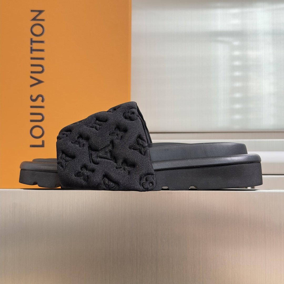 Louis Vuitton LV路易威登L家驴牌 POOL PILLOW COMFORT 魔术贴 丹宁牛仔布 棋盘格 浮雕 面包 平底凉拖鞋