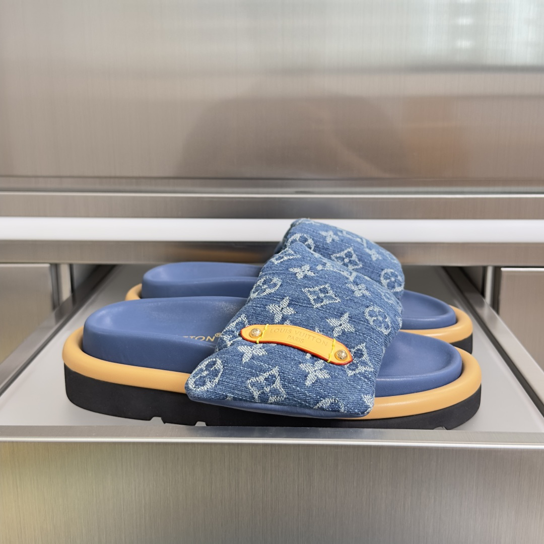 Louis Vuitton LV路易威登L家驴牌 POOL PILLOW COMFORT 魔术贴 丹宁牛仔布 棋盘格 浮雕 面包 平底凉拖鞋