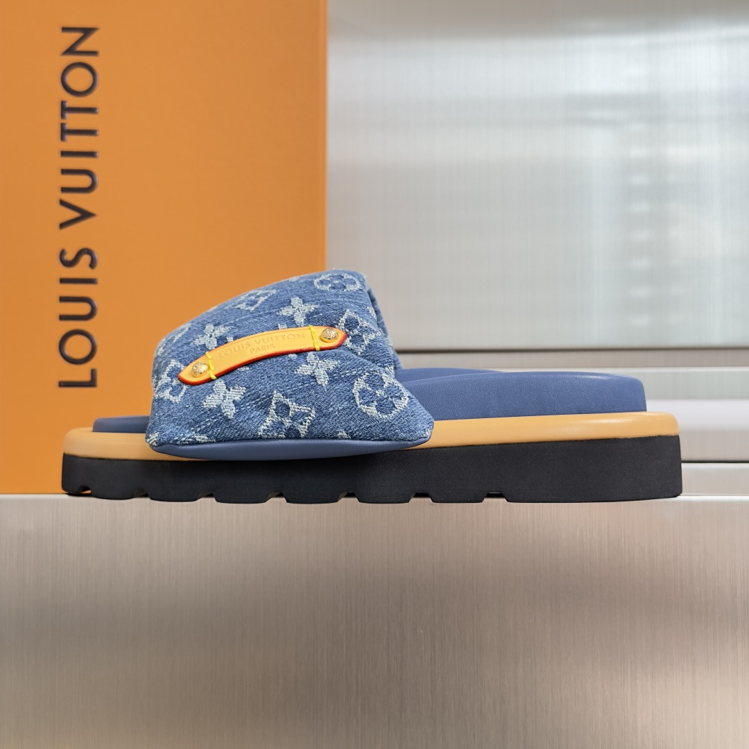 Louis Vuitton LV路易威登L家驴牌 POOL PILLOW COMFORT 魔术贴 丹宁牛仔布 棋盘格 浮雕 面包 平底凉拖鞋